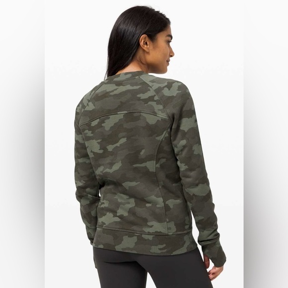 Lululemon Scuba Crew Neck Pullover Sweatshirt Camo Size 2 - Picture 3 of 11